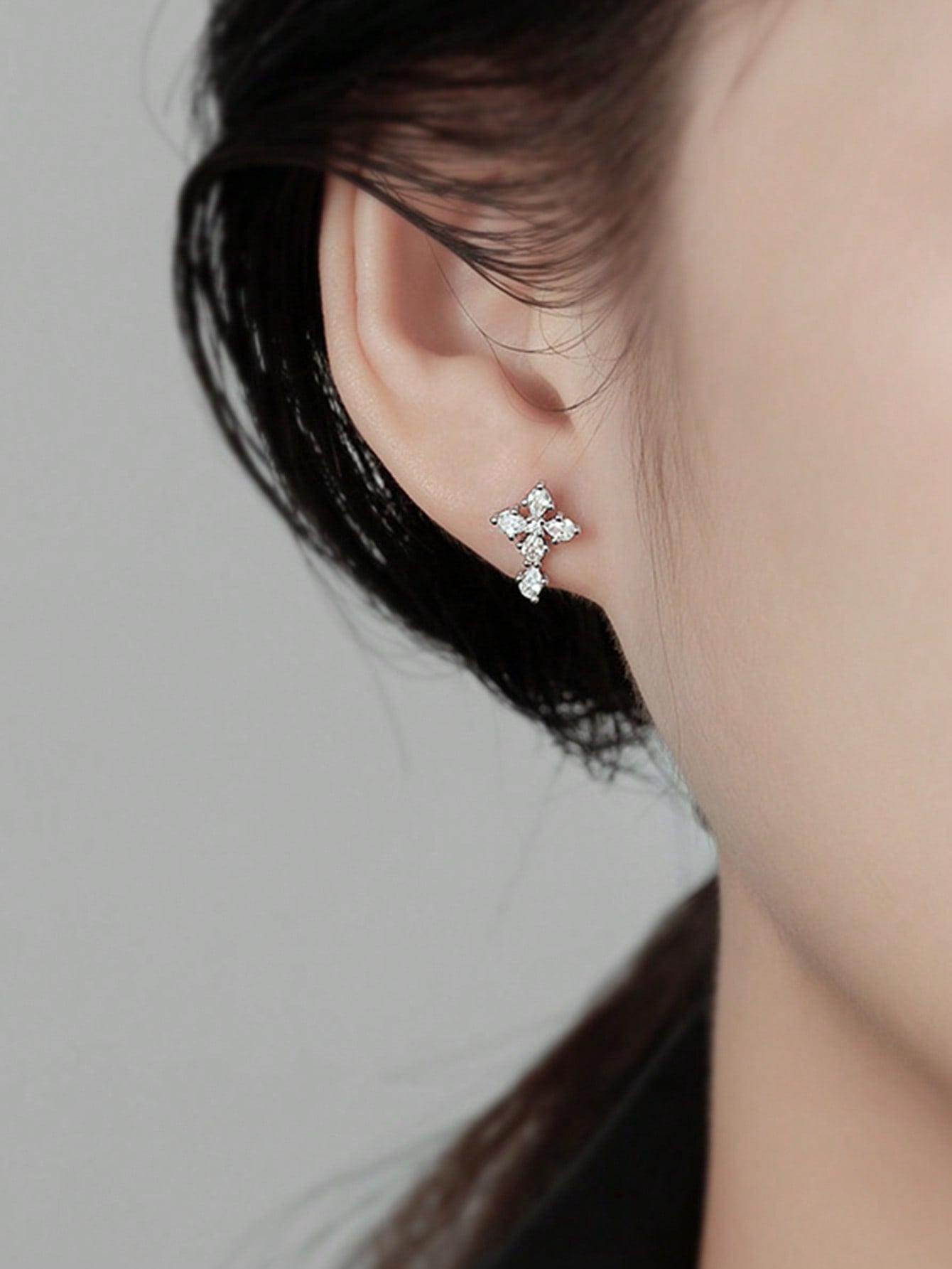 1pair Fashionable Women's Elegant Zirconia Inlaid Cross Bone Stud Earring With Screw Ball Backing, Minimalist Style Four Leaf Clover Ear Stud, Suitable For Party, Daily Wear, Gift, Etc.-Silver-1