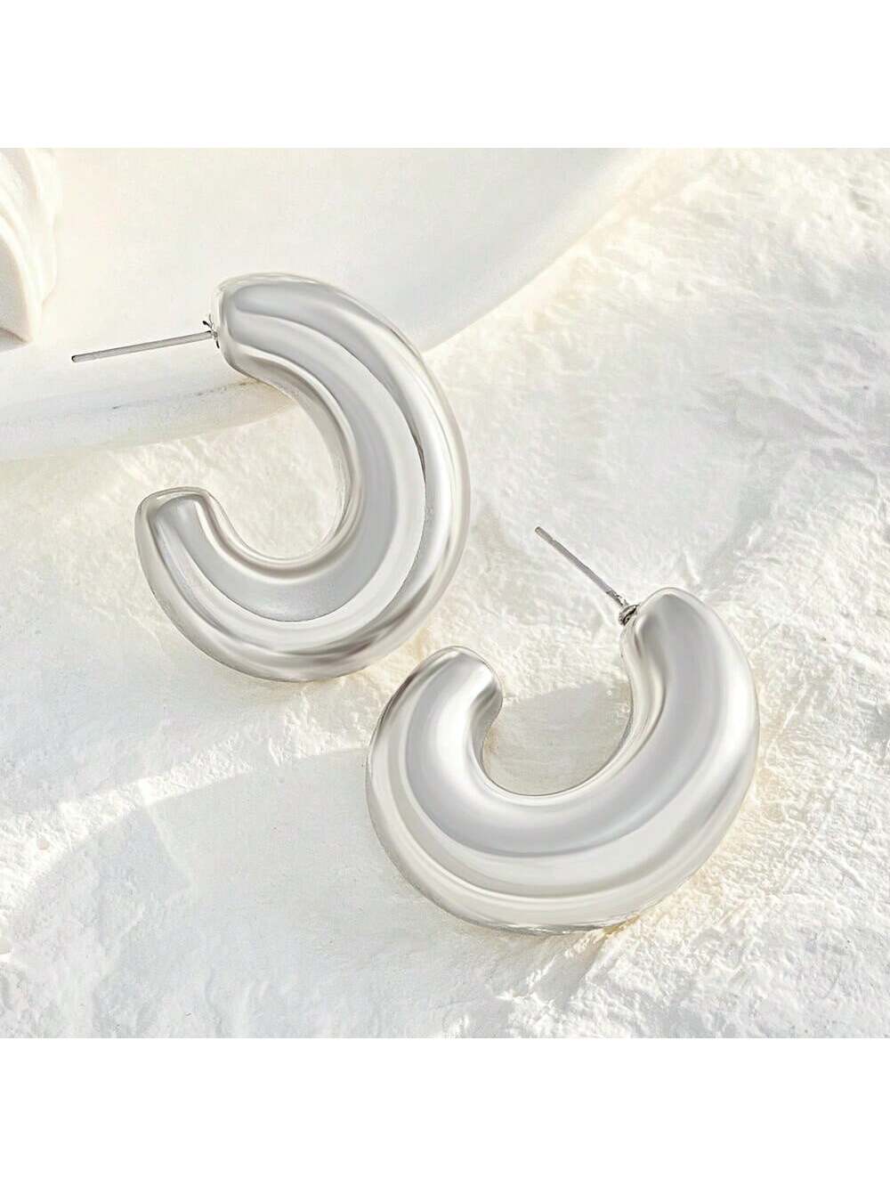 Runway Punk Style Earrings, Minimalist & Glossy Design With Comma & Tear Drop & Small Circle Pendant--1