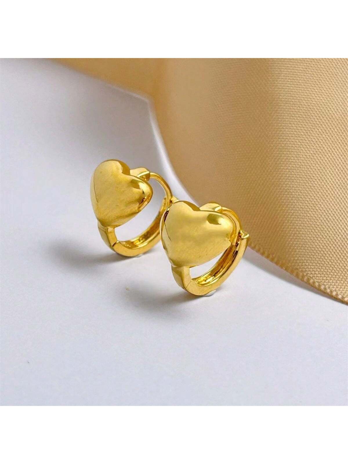 Women's Heart Shaped Earrings, Cartilage Earrings, Love Earrings, For Girls And Women-Gold-1