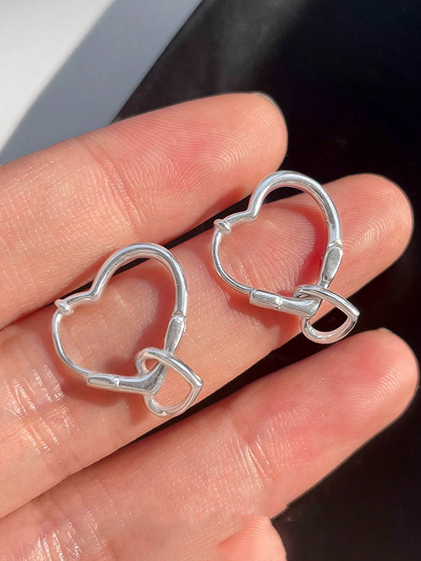 1pair Hollow Out Double Heart Shape 925 Silver Ear Studs, Minimalist Design For Women, Suitable For Daily Wear, Valentine's Day, Easter, New Year's Gift.--1