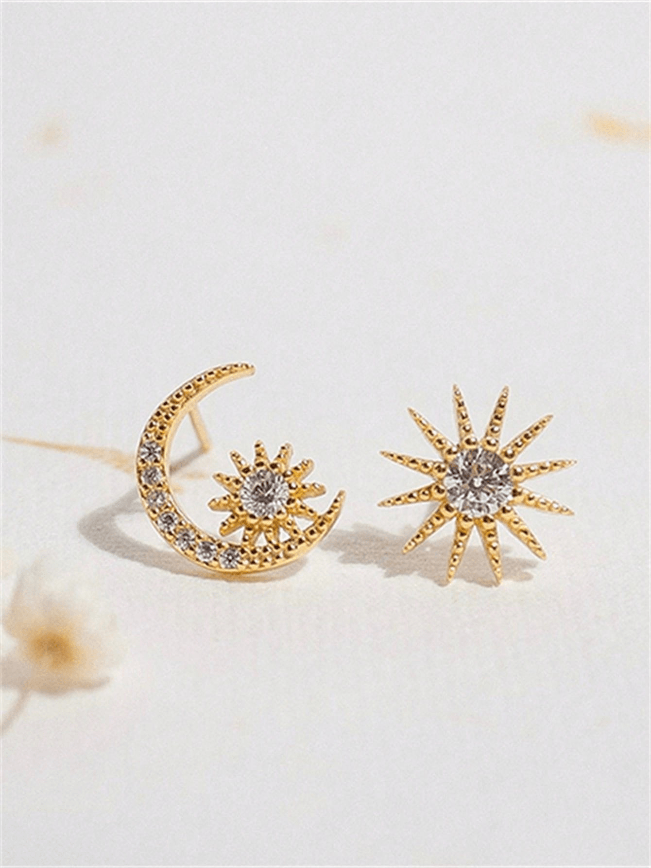 1pair Brass Gold Plated Cubic Zirconia Earrings, Personality Design Asymmetrical Sun, Star & Cubic Zirconia Stud Earrings-Yellow Gold-1