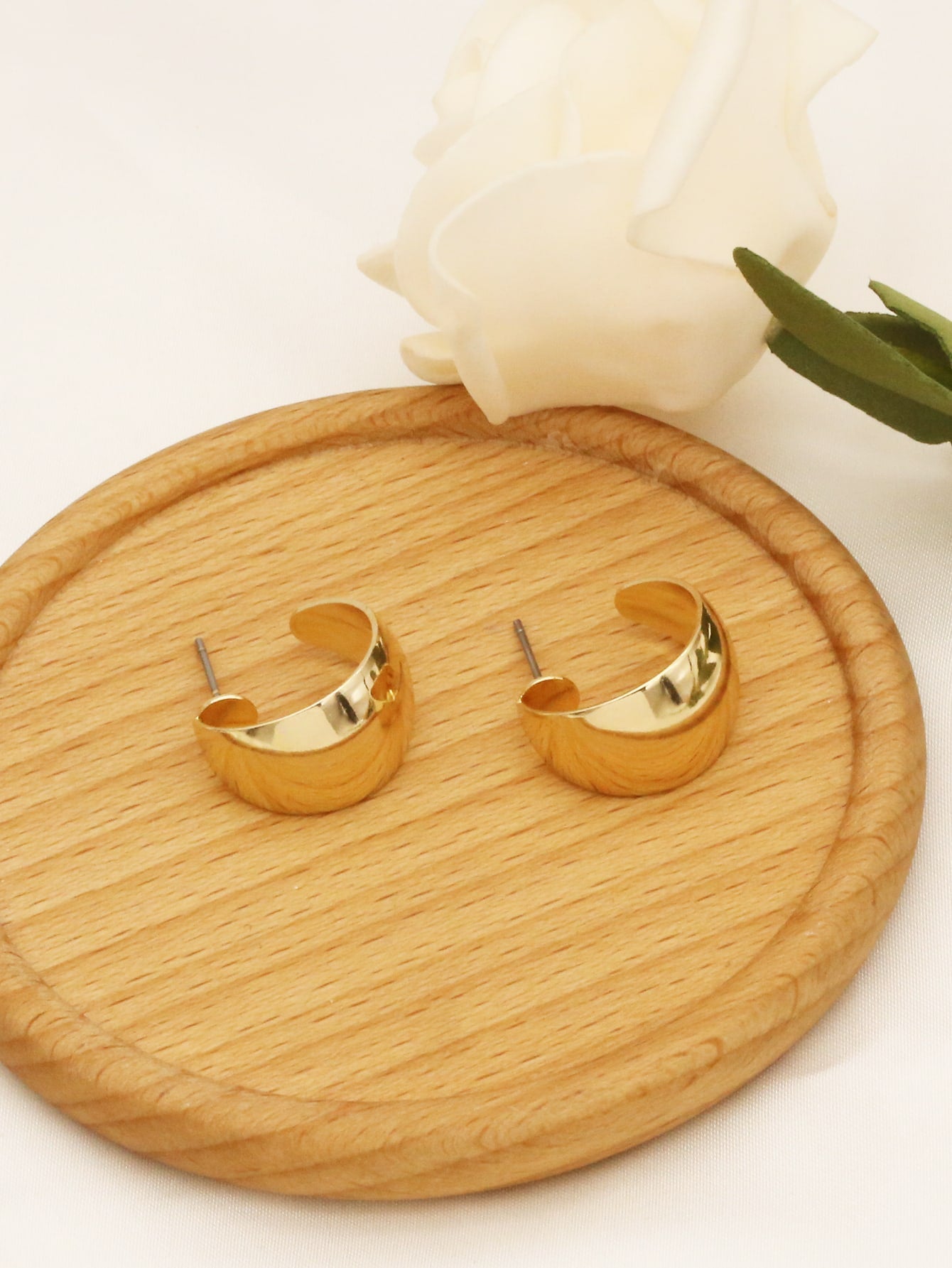 European And American Fashionable Minimalist Metal Texture Personality C-Shaped Hoop Earrings-Yellow Gold-1