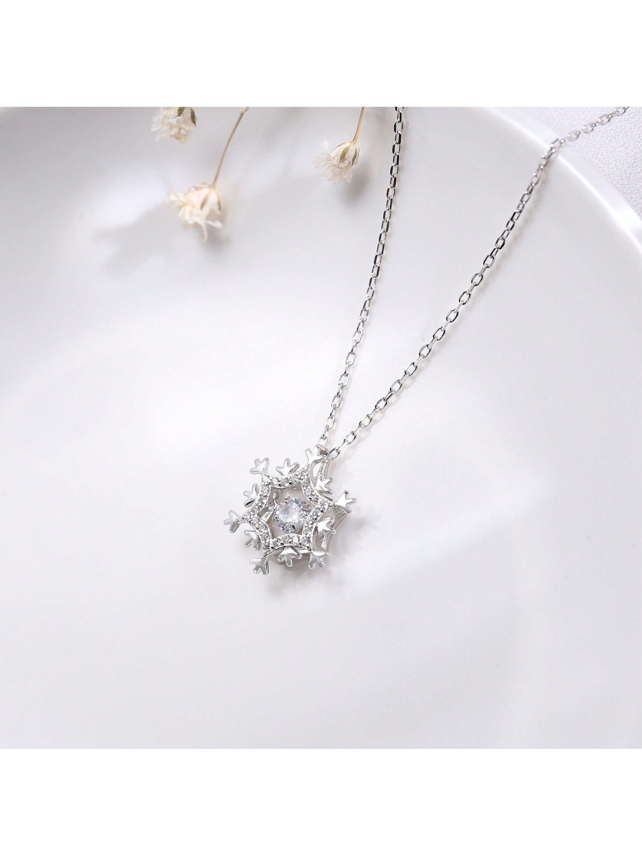 1pc Fashionable Simple & Luxury & Minimalist & Creative Snowflake Pendant Necklace Suitable For Women's Daily Wear, Bff Gift, Holiday, Valentine's Day, Birthday Present-Silver-1