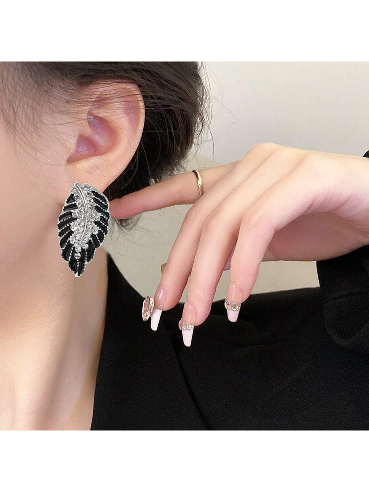 1pair Fashionable Black Geometric Resin Crystal Imitation Stud Earrings, Versatile Jewelry-Multicolor-1