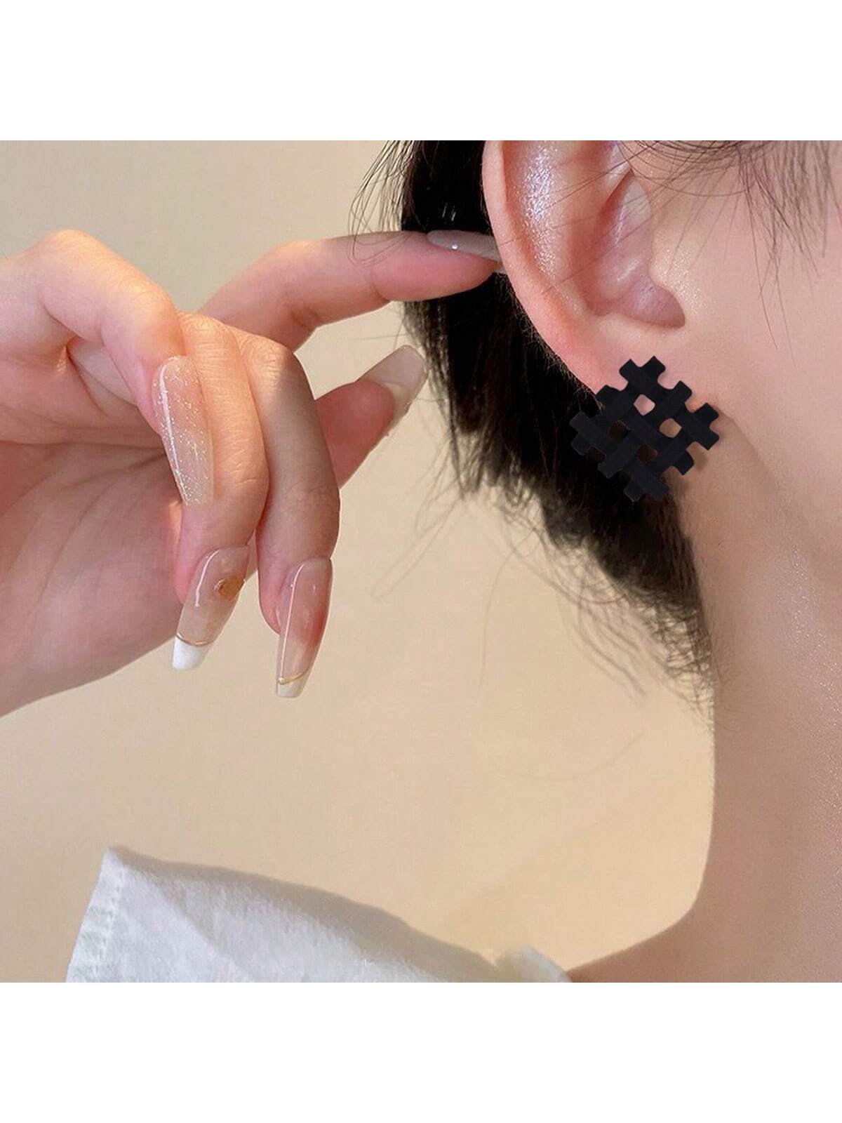 1pair Sweet & Cool Black Woven Geometric Square Shape Earrings, Niche Design & Luxurious Ear Accessory, Mosquito Coil Holder Stud Earrings-Black-1